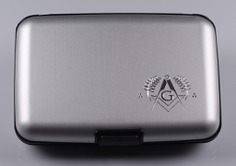 Cartera masónica plateada de aluminio ESCUADRA Y COMPÁS Cartera masónica plateada de aluminio ESCUADRA Y COMPÁS