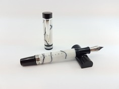 Pluma ALGDGADU Pluma ALGDGADU