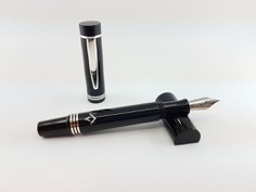 Pluma negra ESCUADRA/COMPÁS Pluma negra ESCUADRA/COMPÁS